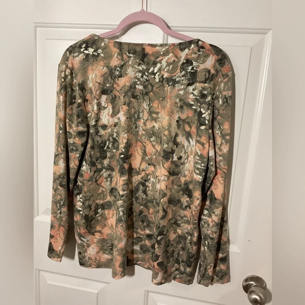 Chicos Floral V Neck Top Size 3 XL Metallic Detail Blouse - Picture 5 of 9
